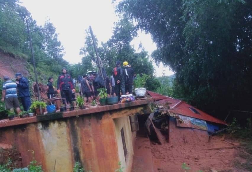 पाँचथरमा पहिरोले लियो दुई जनाको ज्यान ❗️