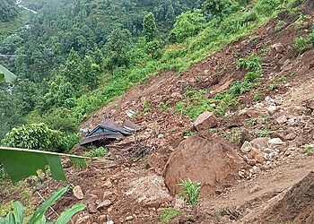 पहिरोले ताप्लेजुङमा दुई घरमा क्षति, लाखौँको नोक्सानी