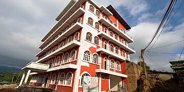 देउमाईमा सडक मर्मतका लागि ठुला मालवाहक सवारी सञ्चालनमा रोक